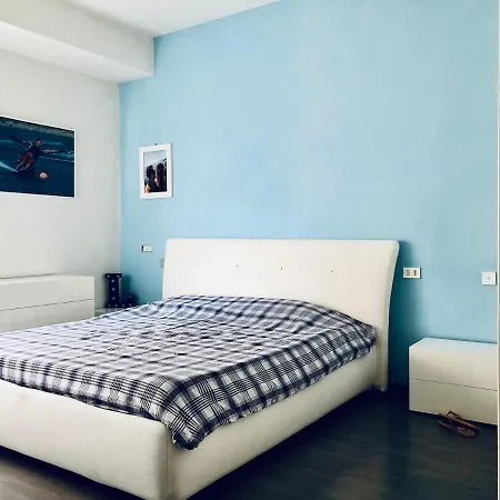 Daire Cozy And Deluxe Minutes From Downtown Bolonya