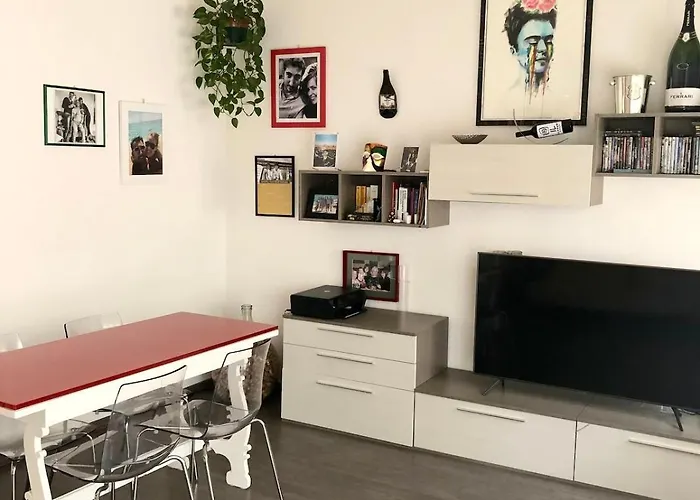 Cozy And Deluxe Minutes From Downtown